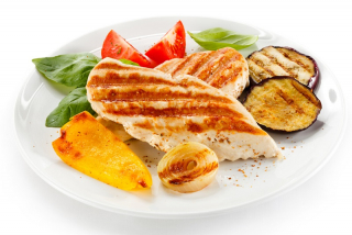 Pechuga de pollo y verduras a la plancha | Dietfarma