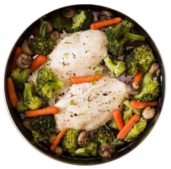 Pollo al vapor con menestra de verduras y soja | Dietfarma